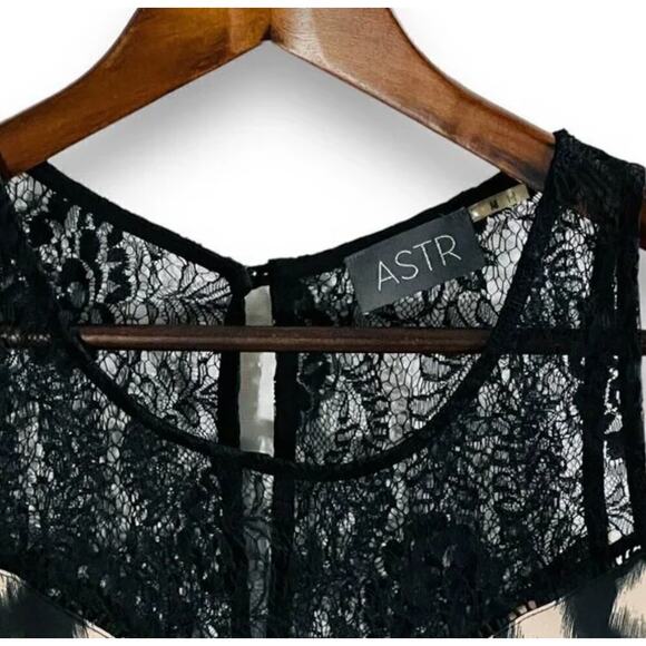 ASTR Animal Print Lace Trim Tank Top Black Tan Modern NightOut Medium - Picture 5 of 9